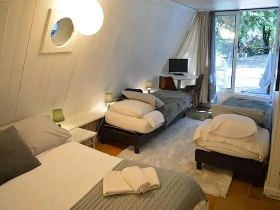 Deluxe Dört Kişilik Oda, Banyolu/Duşlu, Bahçe Manzaralı (Family Quarters)