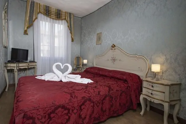 Classic Tek Büyük veya İki Ayrı Yataklı Oda