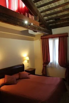 Classic Tek Büyük veya İki Ayrı Yataklı Oda