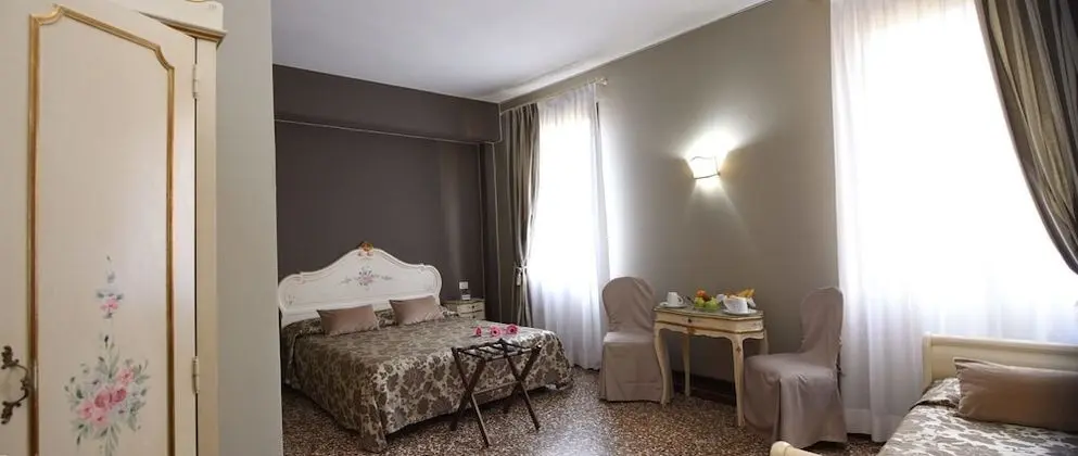 Deluxe Üç Kişilik Oda