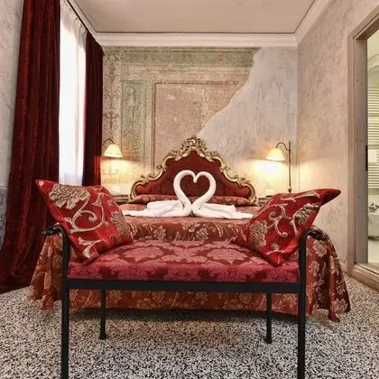 Junior Süit, 1 Büyük (Queen) Boy Yatak, Sigara İçilmez, Bahçe Manzaralı