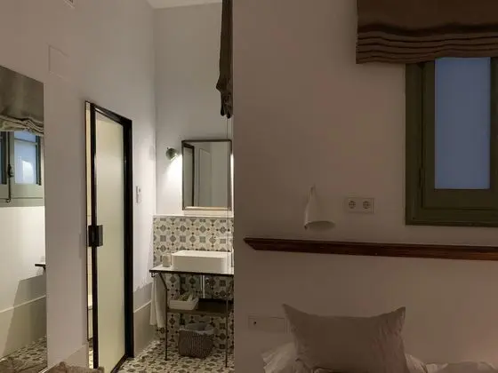 Basic Tek Büyük Yataklı Oda (Interior Facing)