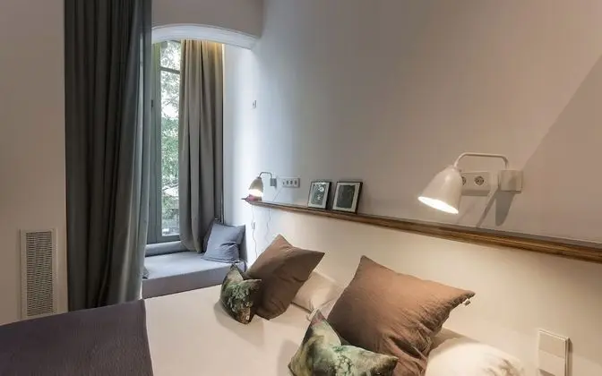 Superior Oda (with a bow-window facing the street)