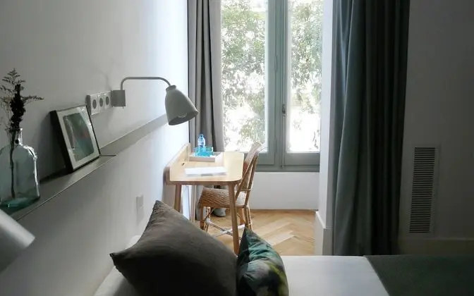 Superior Oda (with a bow-window facing the street)