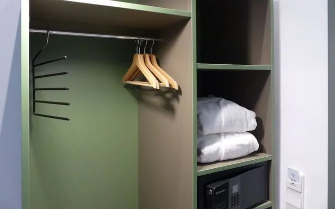 Superior Oda (with a bow-window facing the street)