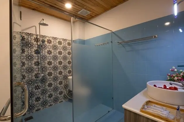 Deluxe Tek Büyük Yataklı Oda, Deniz Manzaralı