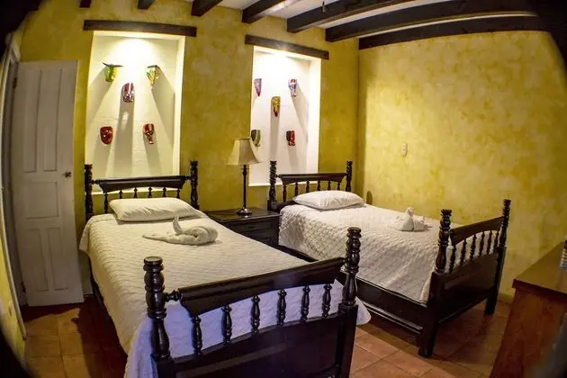 Tek Büyük Yataklı Oda, 2 Tek Kişilik Yatak