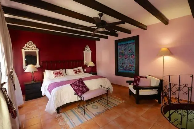 Deluxe King Suite