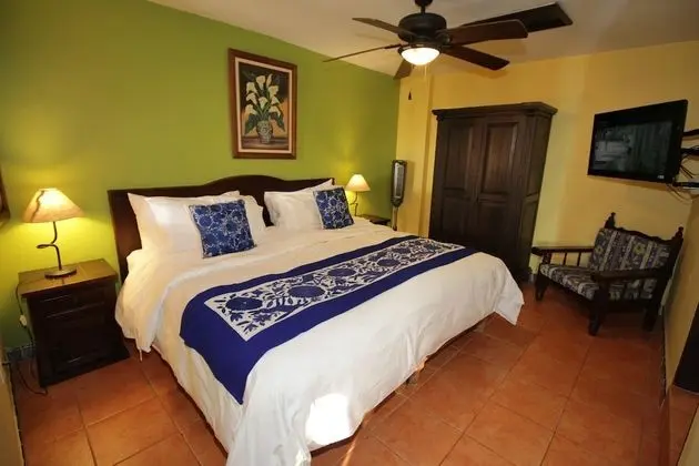Deluxe King Suite