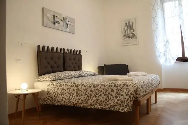 Tek Büyük veya İki Ayrı Yataklı Oda, Ortak Banyo