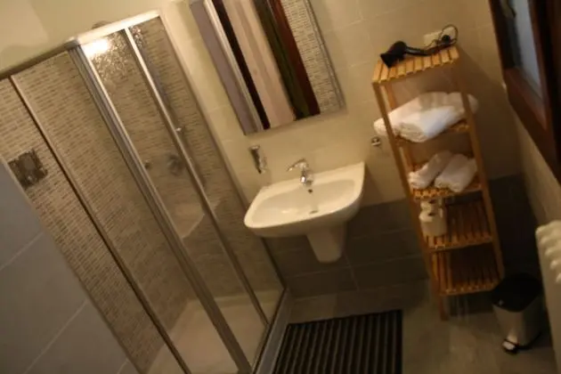 Tek Kişilik Oda, Ortak Banyo