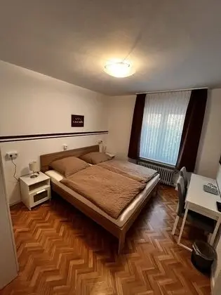 Basic Tek Büyük Yataklı Oda