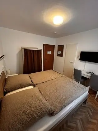 Basic Tek Büyük Yataklı Oda