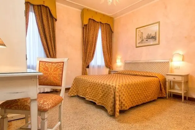 Tek Büyük Yataklı Oda, Banyolu/Duşlu