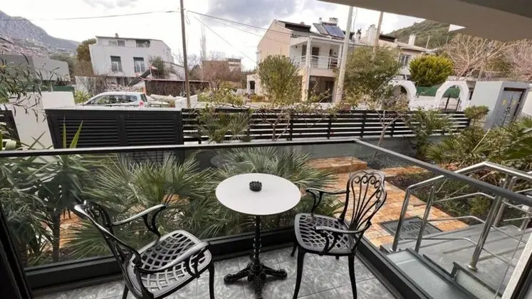 Deluxe Suite, Bahçe Manzaralı, Balkonlu