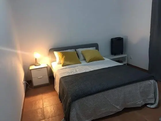 Tek Büyük Yataklı Oda, Ortak Banyo