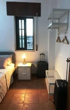 Üç Kişilik Oda, Ortak Banyo