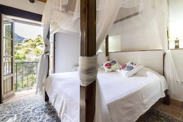 Ev, 4 Yatak Odası, Kişiye Özel Havuzlu, Dağ Manzaralı