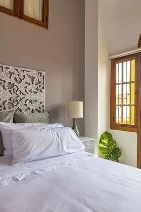 Apart Daire, 2 Yatak Odası, Balkon, Havuz Manzaralı