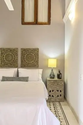 Apart Daire, 2 Yatak Odası, Balkon, Havuz Manzaralı