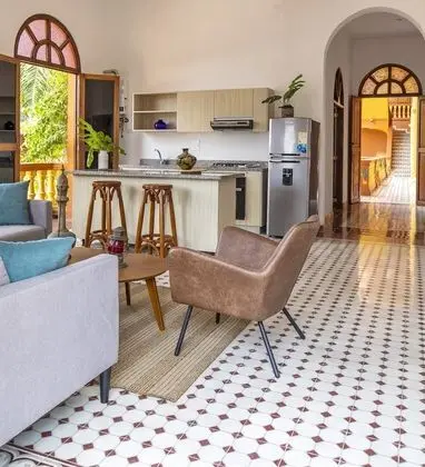 Apart Daire, 2 Yatak Odası, Balkon, Havuz Manzaralı