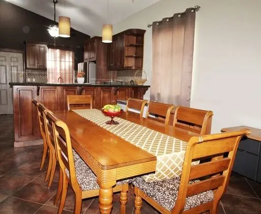 Deluxe Ev, 2 Büyük (Queen) Boy Yatak, Buzdolabı ve Mikrodalga, Plaj Kenarı