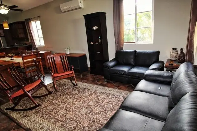 Deluxe Ev, 2 Büyük (Queen) Boy Yatak, Buzdolabı ve Mikrodalga, Plaj Kenarı