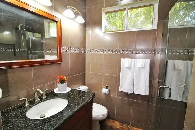 Deluxe Ev, 2 Büyük (Queen) Boy Yatak, Buzdolabı ve Mikrodalga, Plaj Kenarı