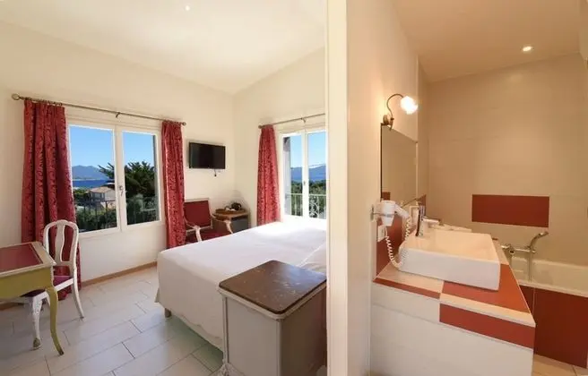 Chambre Deluxe double ou avec lits jumeaux, vue mer & Entree Privee