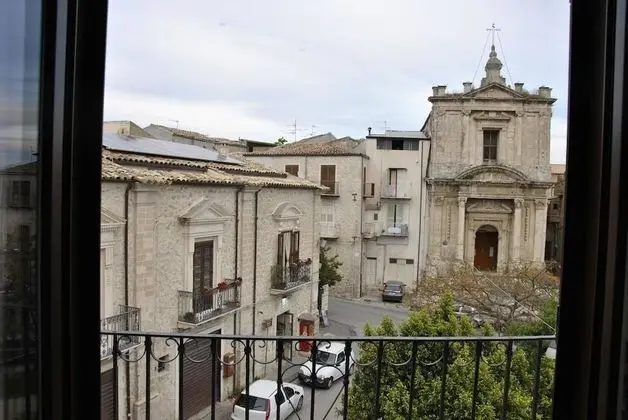 Tek Büyük veya İki Ayrı Yataklı Oda, Balkon