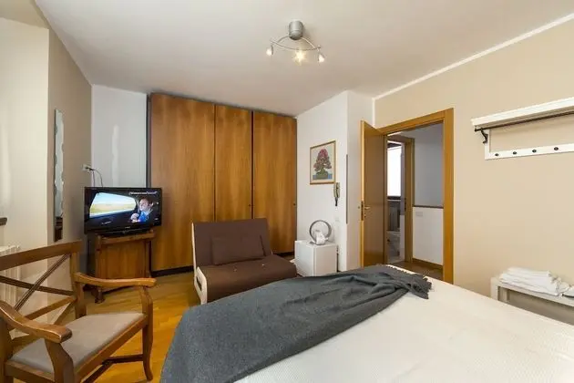 Comfort Tek Büyük veya İki Ayrı Yataklı Oda (Rosa)