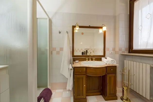 Comfort Tek Büyük veya İki Ayrı Yataklı Oda (Rosa)