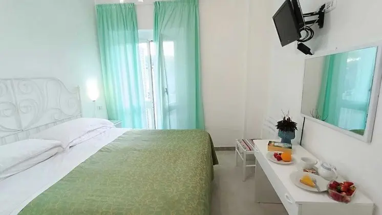Basic Tek Büyük veya İki Ayrı Yataklı Oda, Banyolu/Duşlu (Doppia economy)