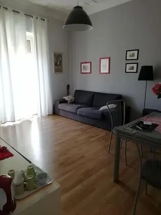 Tek Kişilik Oda, 1 Tek Kişilik Yatak, Ortak Banyo, Şehir Manzaralı
