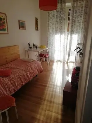 Tek Kişilik Oda, 1 Tek Kişilik Yatak, Ortak Banyo, Şehir Manzaralı