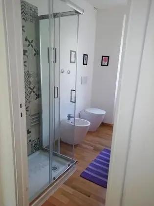 Tek Kişilik Oda, 1 Tek Kişilik Yatak, Ortak Banyo, Şehir Manzaralı
