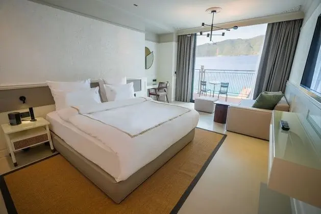 Deluxe Balcony Sea View Room