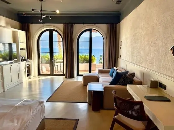 Deluxe Beachfront Room
