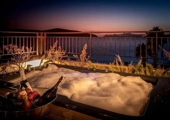 Jacuzzi Suite