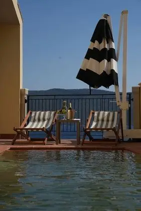 Pool Suite