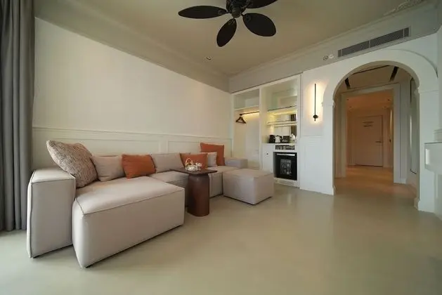 Pool Suite