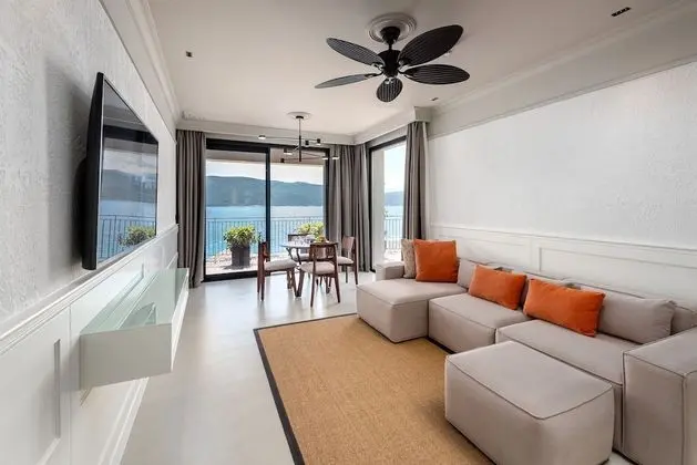 Pool Suite
