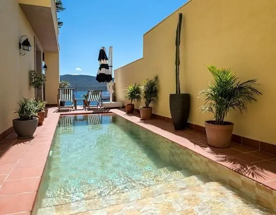 Pool Suite