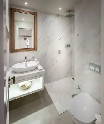 Pool Suite