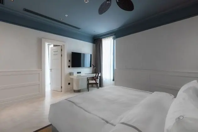 One Bedroom Beachfront Suite