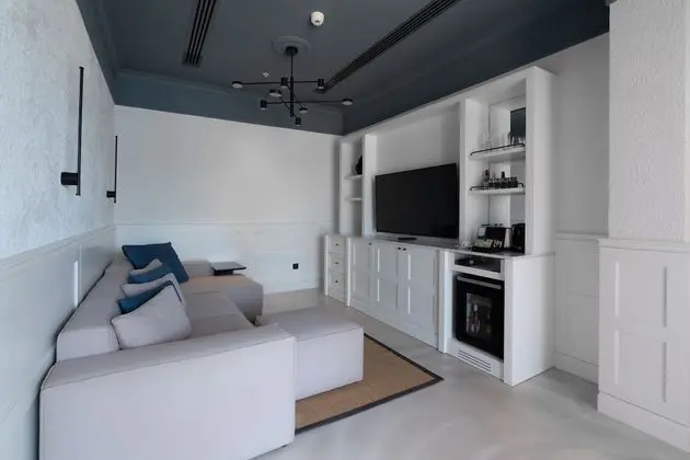 One Bedroom Beachfront Suite