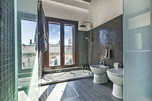 Deluxe Tek Büyük Yataklı Oda (Capo)