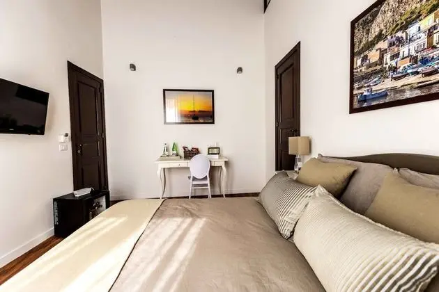 Deluxe Tek Büyük Yataklı Oda (Mondello)