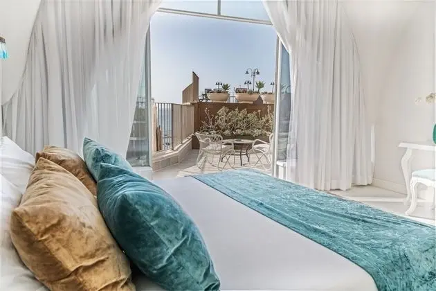 Deluxe Tek Büyük Yataklı Oda, Kısmi Deniz Manzarası, Denize Bakan