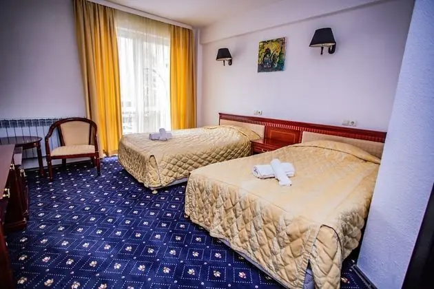 İki Ayrı Yataklı Oda (Caters to guests age 55 and up)